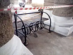 Велопарковка чугунная 3 места