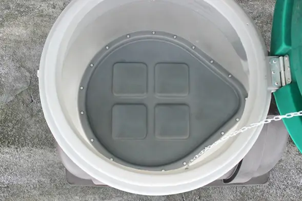 Емкость подземная U 1250 с выходом черный