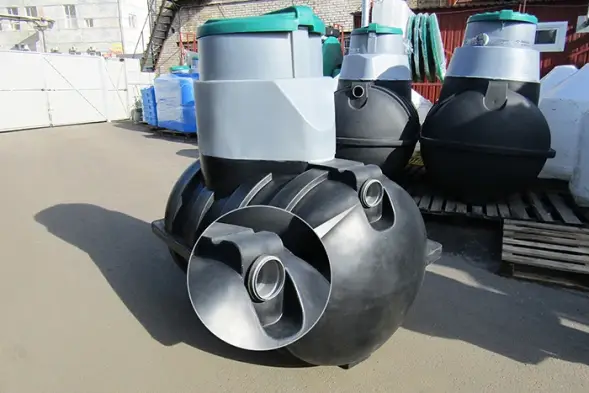 Емкость подземная U 1250 с выходом черный