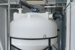 Емкость ЦКТ 3000 л с патрубком 160мм белая в обрешетке