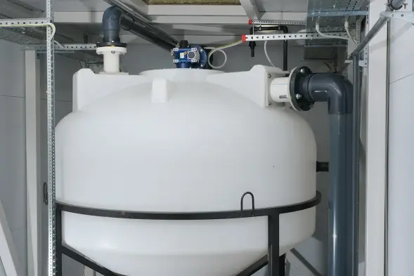 Емкость ЦКТ 3000 л с патрубком 160мм белая в обрешетке