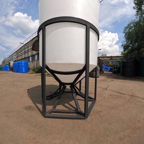 Емкость K 2000 литров с лопастной мешалкой