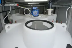 Емкость ЦКТ 3000 л с патрубком 160мм под плотность до 1,2 г/см3 белая в обрешетке с лестницей