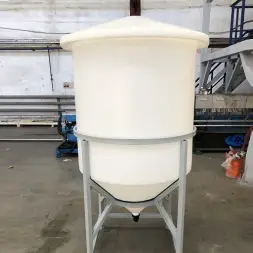 Бункер 1000 л в обрешетке