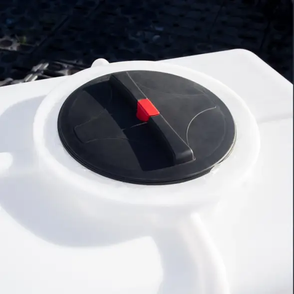 Емкость K 3000л под плотность до 1.5 г/см3 белая с откидной крышкой в обрешетке