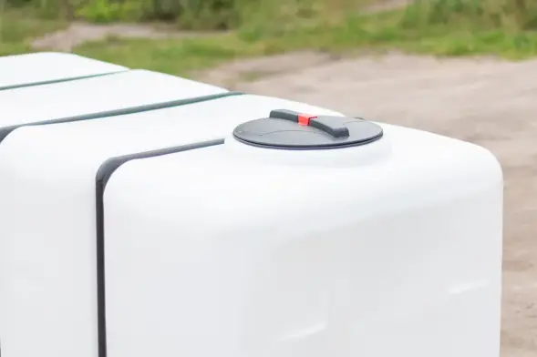 Емкость KR 4000л белая в обрешетке (полный слив)