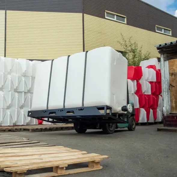 Емкость KR 4000л белая в обрешетке (полный слив)