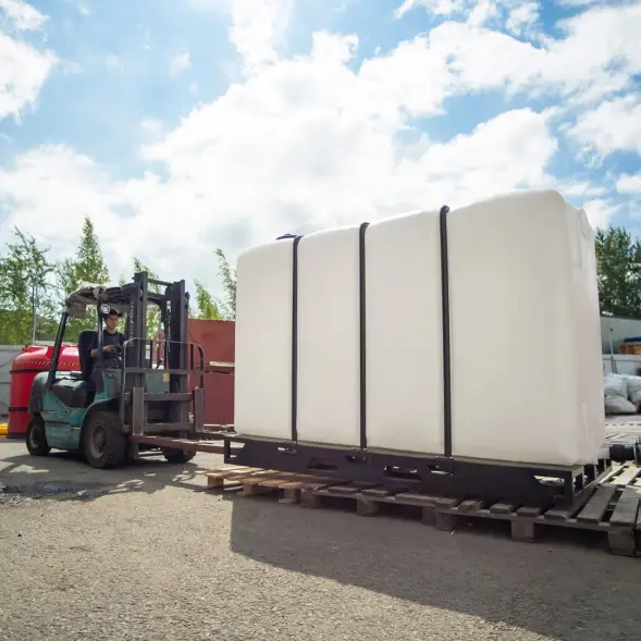 Емкость KR 4000л белая в обрешетке (полный слив)